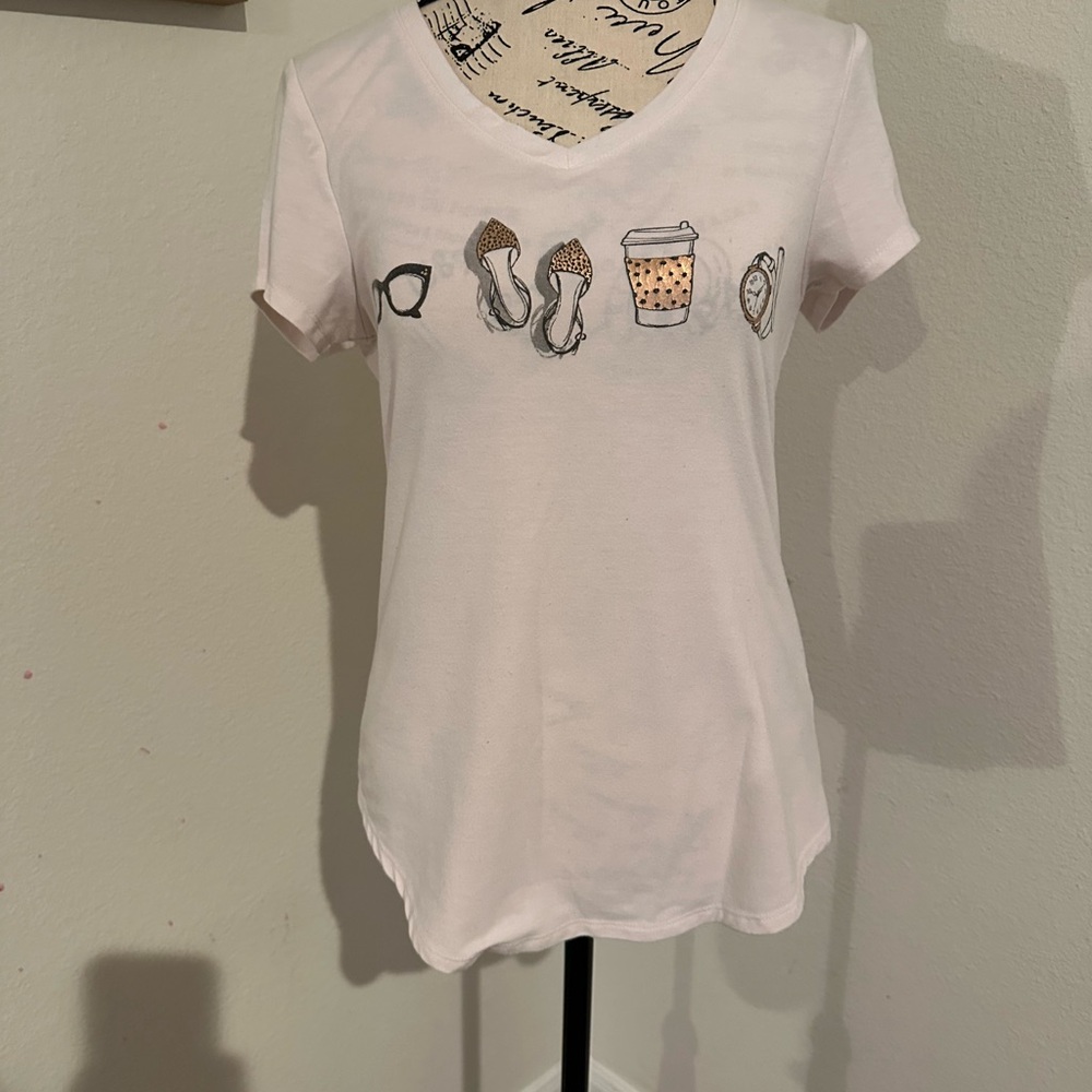 Apt. 9 White V-Neck Graphic Tee with Fashion Icons